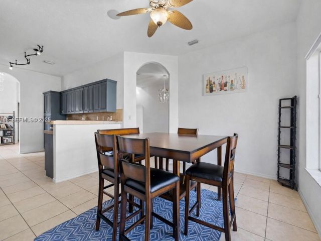 Дом в аренду по адресу 2467 SE 19th St - фото 7458509