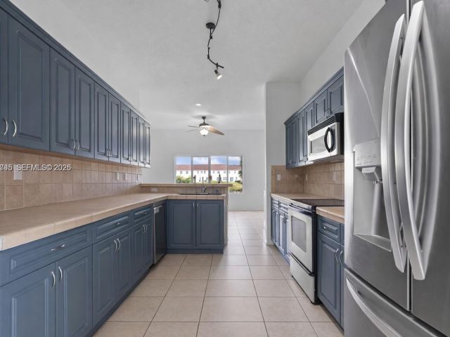 Дом в аренду по адресу 2467 SE 19th St - фото 7458512