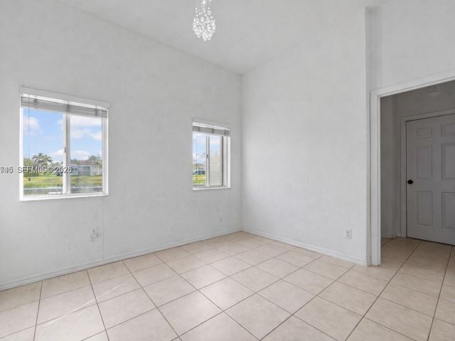 Дом в аренду по адресу 2467 SE 19th St - фото 7458513