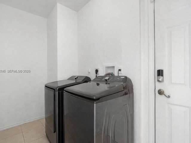 Дом в аренду по адресу 2467 SE 19th St - фото 7458515