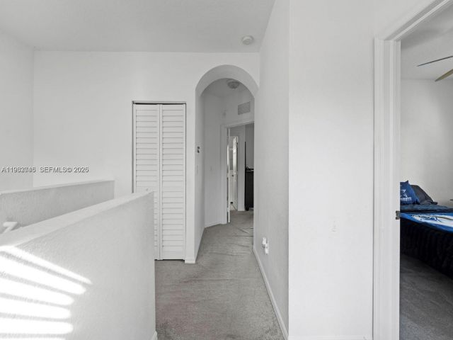 Дом в аренду по адресу 2467 SE 19th St - фото 7458516