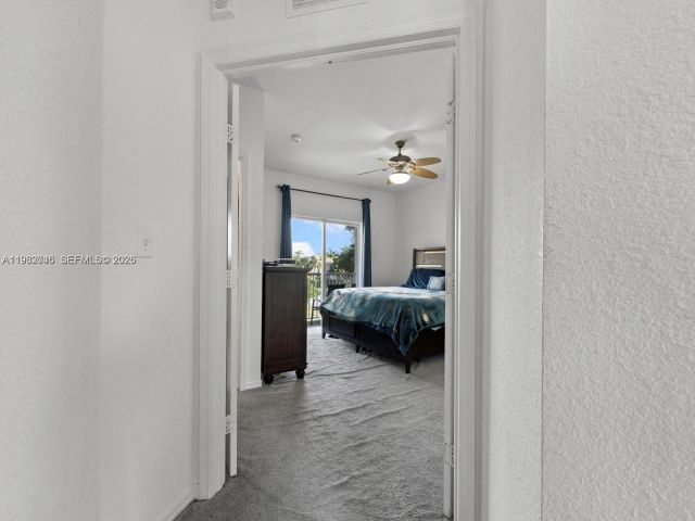 Дом в аренду по адресу 2467 SE 19th St - фото 7458518