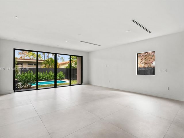 Продажа дома по адресу 1431 SW 20th St - фото 7466130