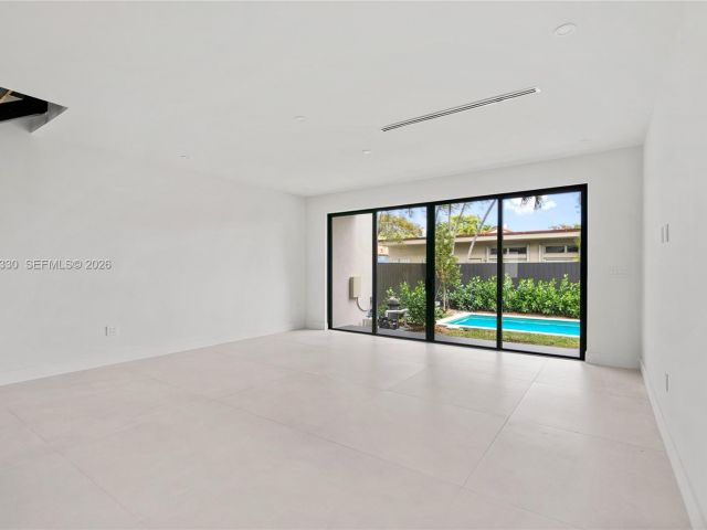 Продажа дома по адресу 1431 SW 20th St - фото 7466132