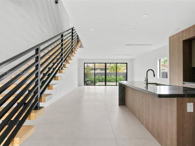 Продажа дома по адресу 1431 SW 20th St - фото 7466136