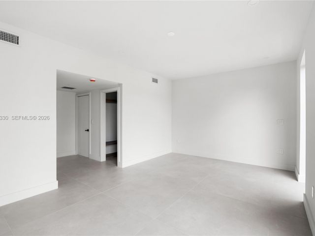 Продажа дома по адресу 1431 SW 20th St - фото 7466140