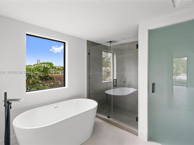 Продажа дома по адресу 1431 SW 20th St - фото 7466141