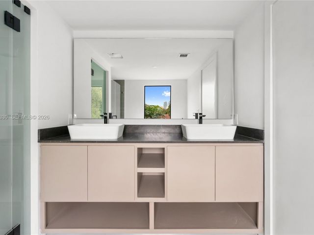 Продажа дома по адресу 1431 SW 20th St - фото 7466143