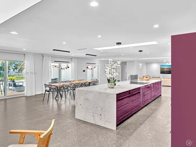 Продажа дома по адресу 840 S Southlake Dr - фото 7413479