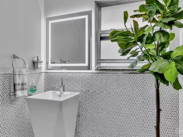 Продажа дома по адресу 840 S Southlake Dr - фото 7413472