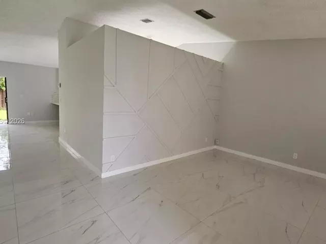 Дом в аренду по адресу 14470 SW 96th Ter - фото 7414076