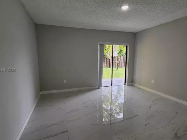 Дом в аренду по адресу 14470 SW 96th Ter - фото 7414071