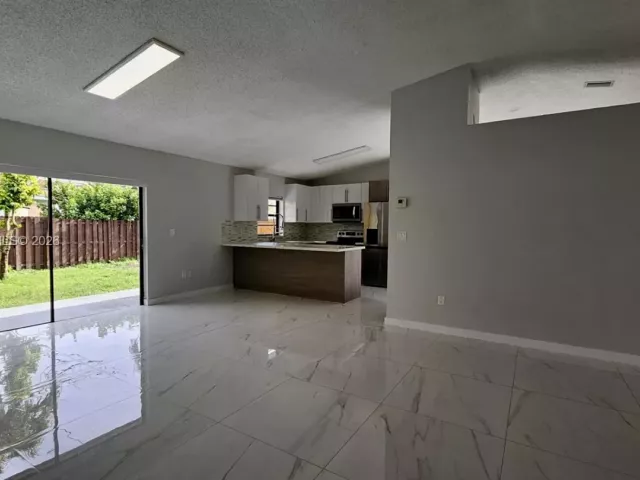 Дом в аренду по адресу 14470 SW 96th Ter - фото 7414072