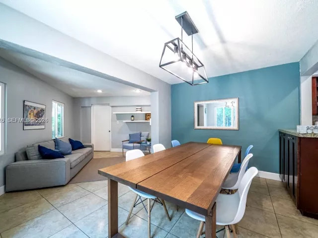 Дом в аренду по адресу 1501 SW 35th Ter - фото 7413652