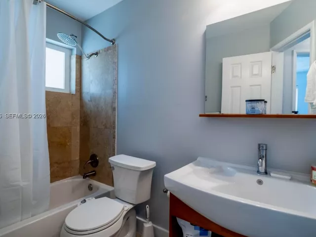 Дом в аренду по адресу 1501 SW 35th Ter - фото 7413645