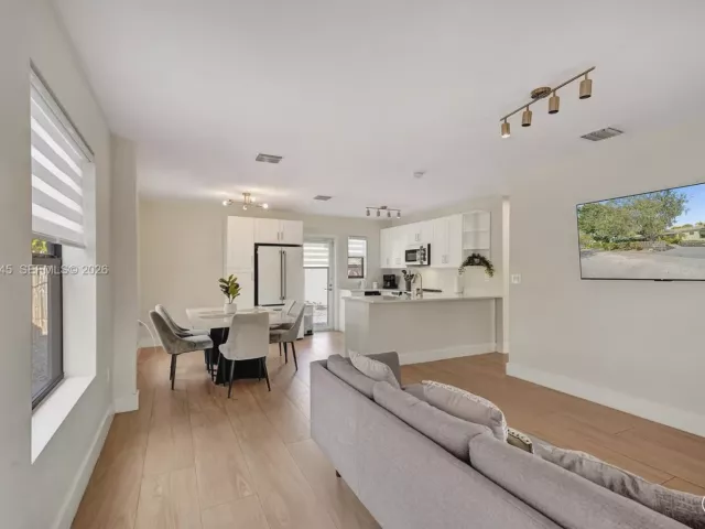 Продажа дома по адресу 1520 NW 3rd Ave - фото 7422421