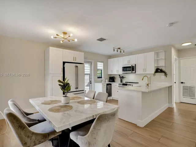 Продажа дома по адресу 1520 NW 3rd Ave - фото 7422423