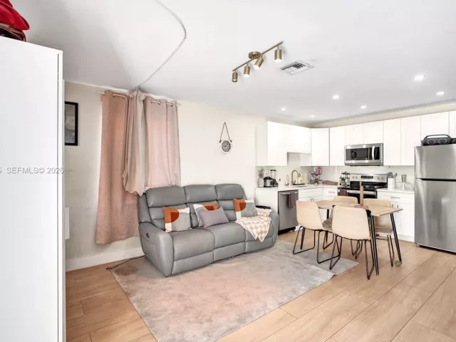 Продажа дома по адресу 1520 NW 3rd Ave - фото 7422408