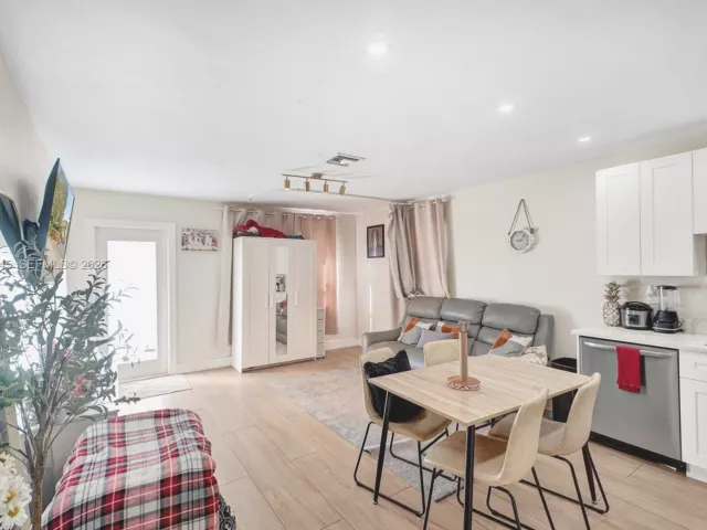 Продажа дома по адресу 1520 NW 3rd Ave - фото 7422410