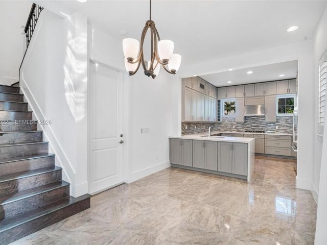 Дом в аренду по адресу 1757 NE 9th St - фото 7482628