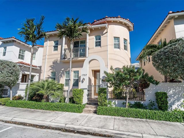 Дом в аренду по адресу 1757 NE 9th St - фото 7482629