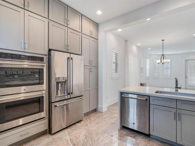 Дом в аренду по адресу 1757 NE 9th St - фото 7482633