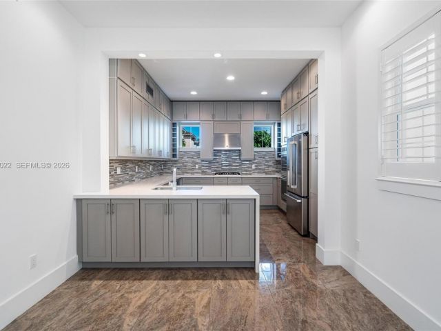 Дом в аренду по адресу 1757 NE 9th St - фото 7482634