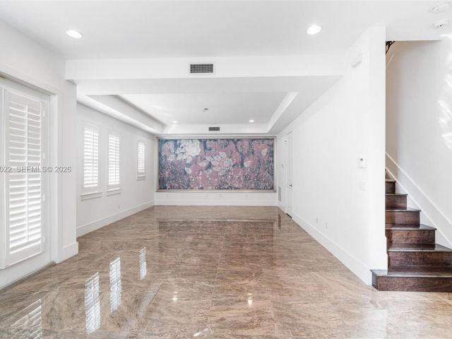 Дом в аренду по адресу 1757 NE 9th St - фото 7482636