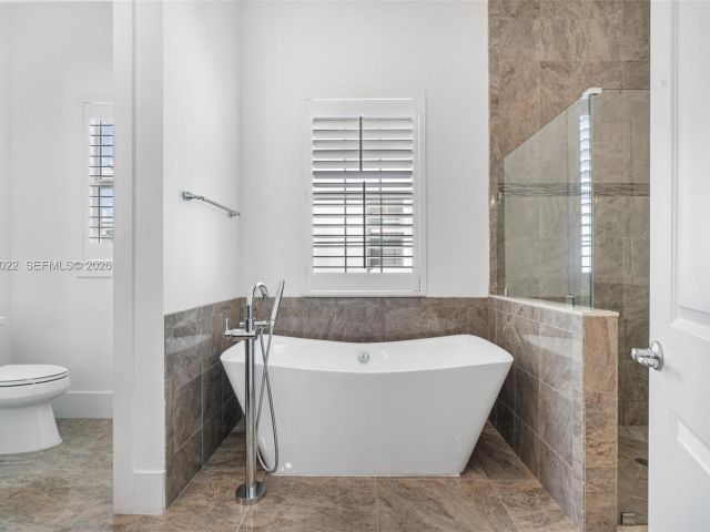 Дом в аренду по адресу 1757 NE 9th St - фото 7482643