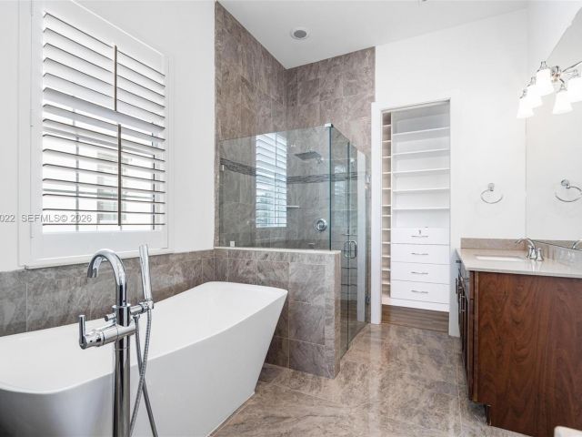 Дом в аренду по адресу 1757 NE 9th St - фото 7482644