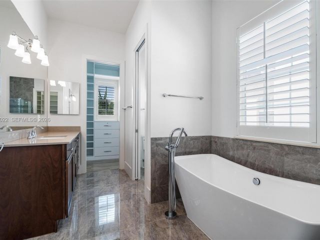 Дом в аренду по адресу 1757 NE 9th St - фото 7482645