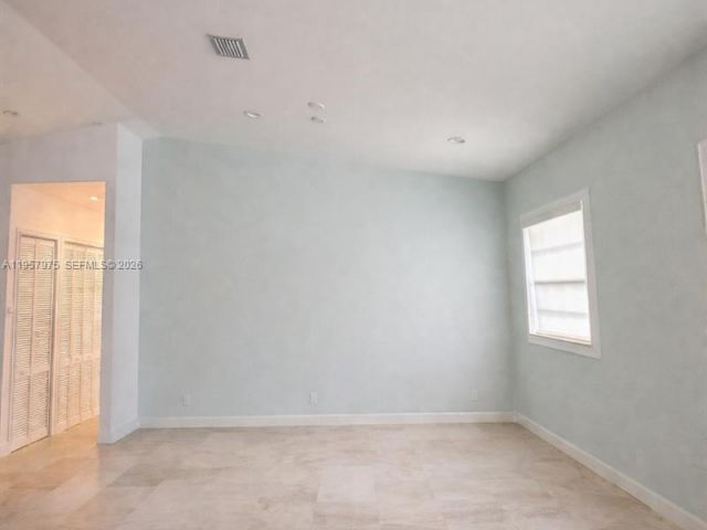 Продажа дома по адресу 2301 SW 22nd Ave - фото 7529346