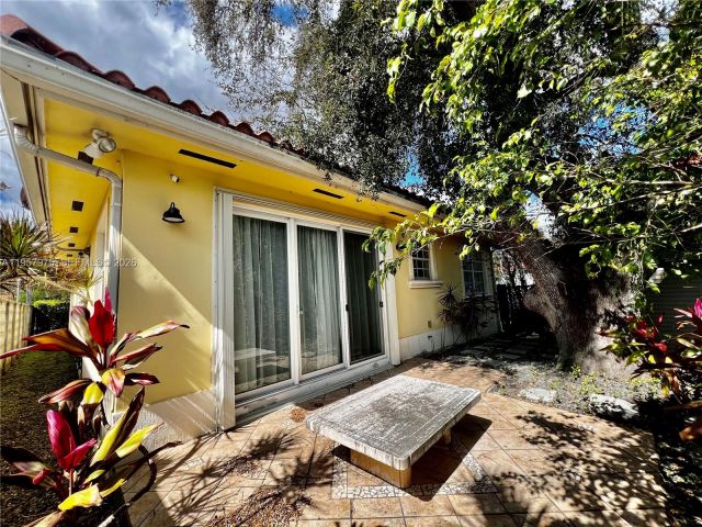 Продажа дома по адресу 2301 SW 22nd Ave - фото 7529350