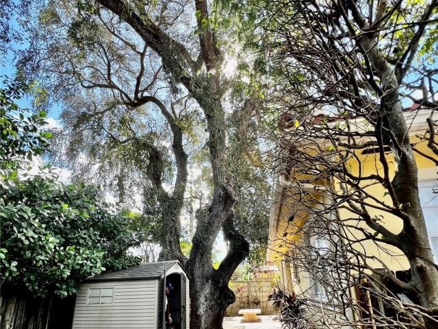 Продажа дома по адресу 2301 SW 22nd Ave - фото 7529351