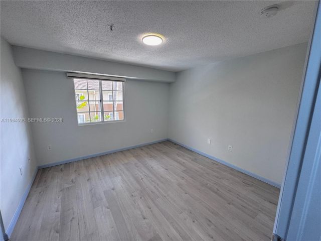 Дом в аренду по адресу 2881 NE 185th St 102 - фото 7513931