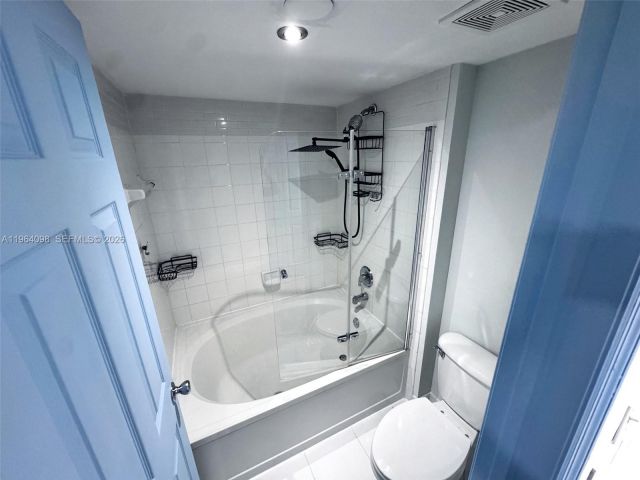 Дом в аренду по адресу 2881 NE 185th St 102 - фото 7513933