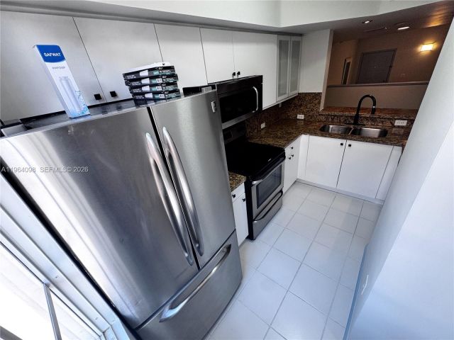 Дом в аренду по адресу 2881 NE 185th St 102 - фото 7513939