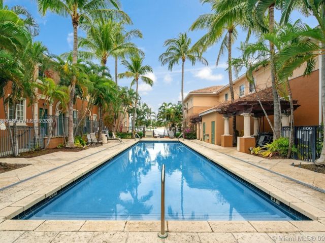 Дом в аренду по адресу 2881 NE 185th St 102 - фото 7513946