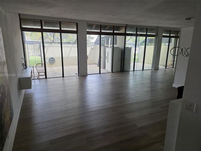 Дом в аренду по адресу 10951 Cypress Rd 10951 - фото 7415402