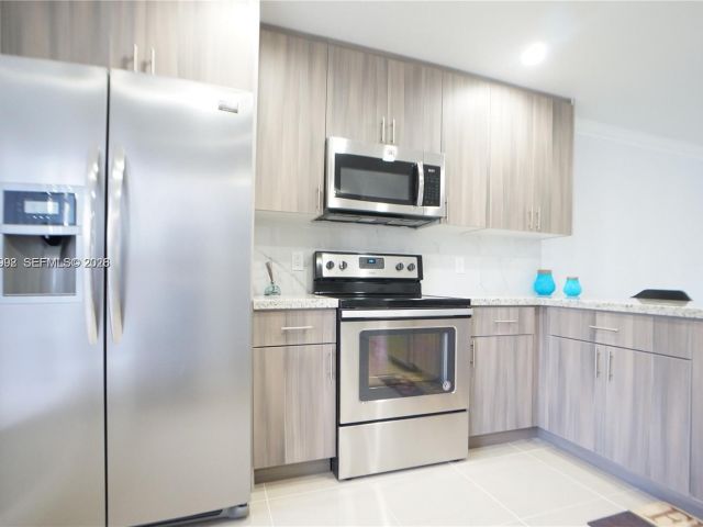 Дом в аренду по адресу 610 NW 108th Ter . - фото 7430618