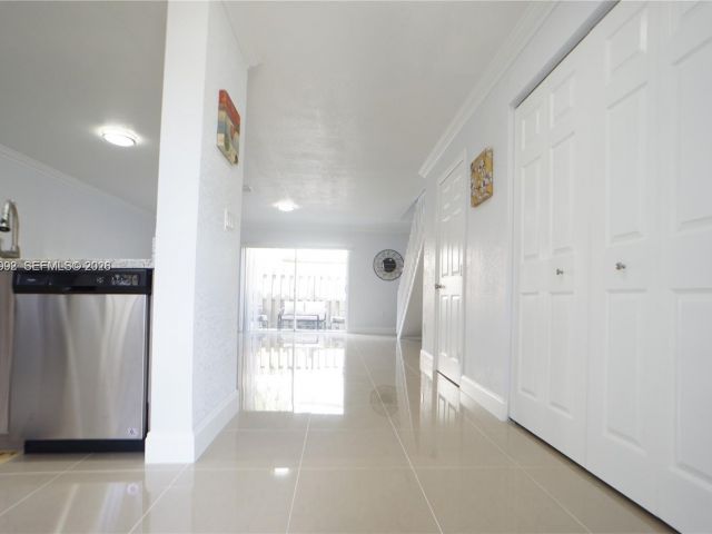 Дом в аренду по адресу 610 NW 108th Ter . - фото 7430619