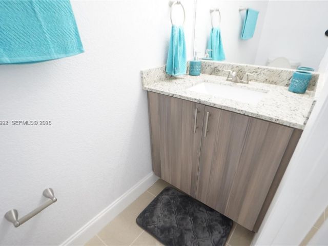 Дом в аренду по адресу 610 NW 108th Ter . - фото 7430624