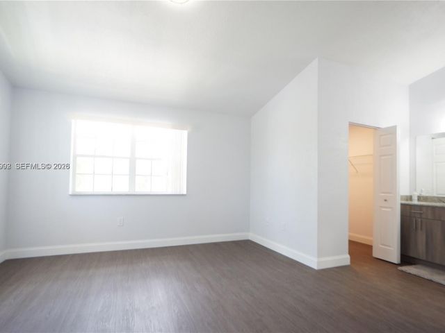 Дом в аренду по адресу 610 NW 108th Ter . - фото 7430632