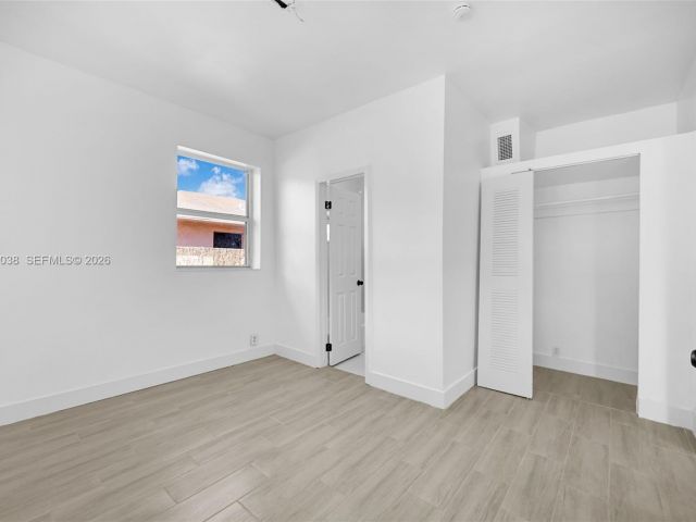 Дом в аренду по адресу 1393 NW 102nd St 1393 - фото 7515072