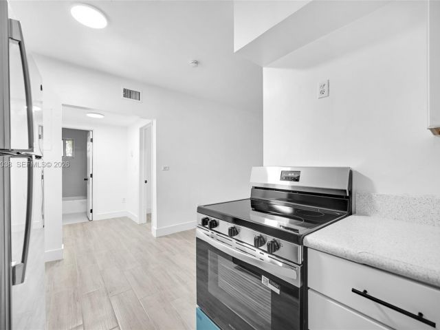 Дом в аренду по адресу 1393 NW 102nd St 1393 - фото 7515084