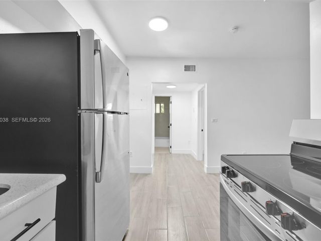 Дом в аренду по адресу 1393 NW 102nd St 1393 - фото 7515086