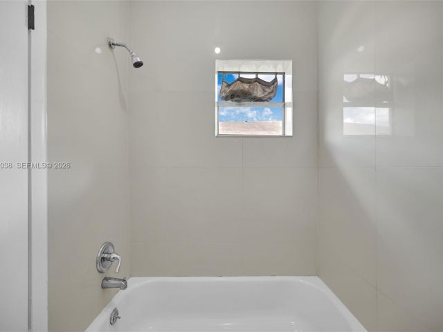 Дом в аренду по адресу 1393 NW 102nd St 1393 - фото 7515098