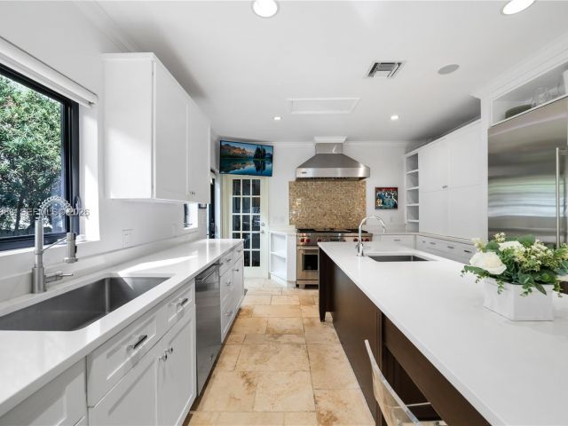 Продажа дома по адресу 744 Lakeview Dr - фото 7468957