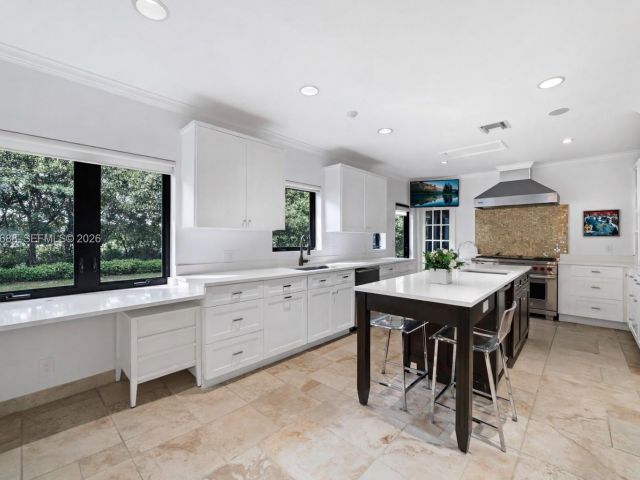 Продажа дома по адресу 744 Lakeview Dr - фото 7468958