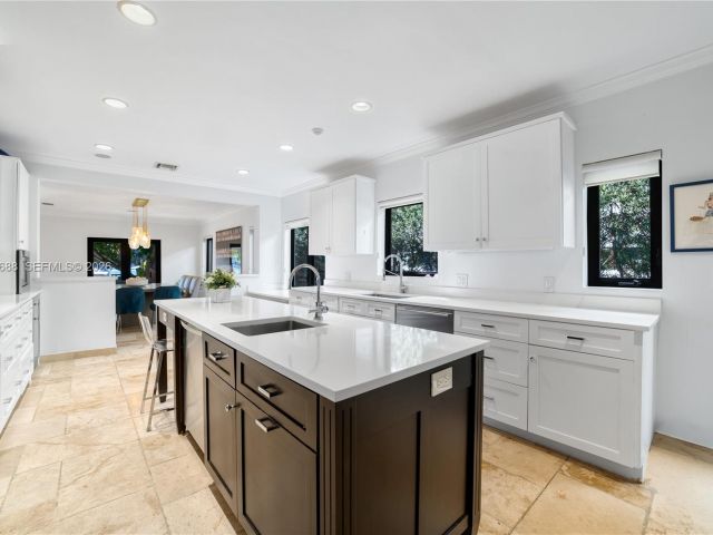 Продажа дома по адресу 744 Lakeview Dr - фото 7468959